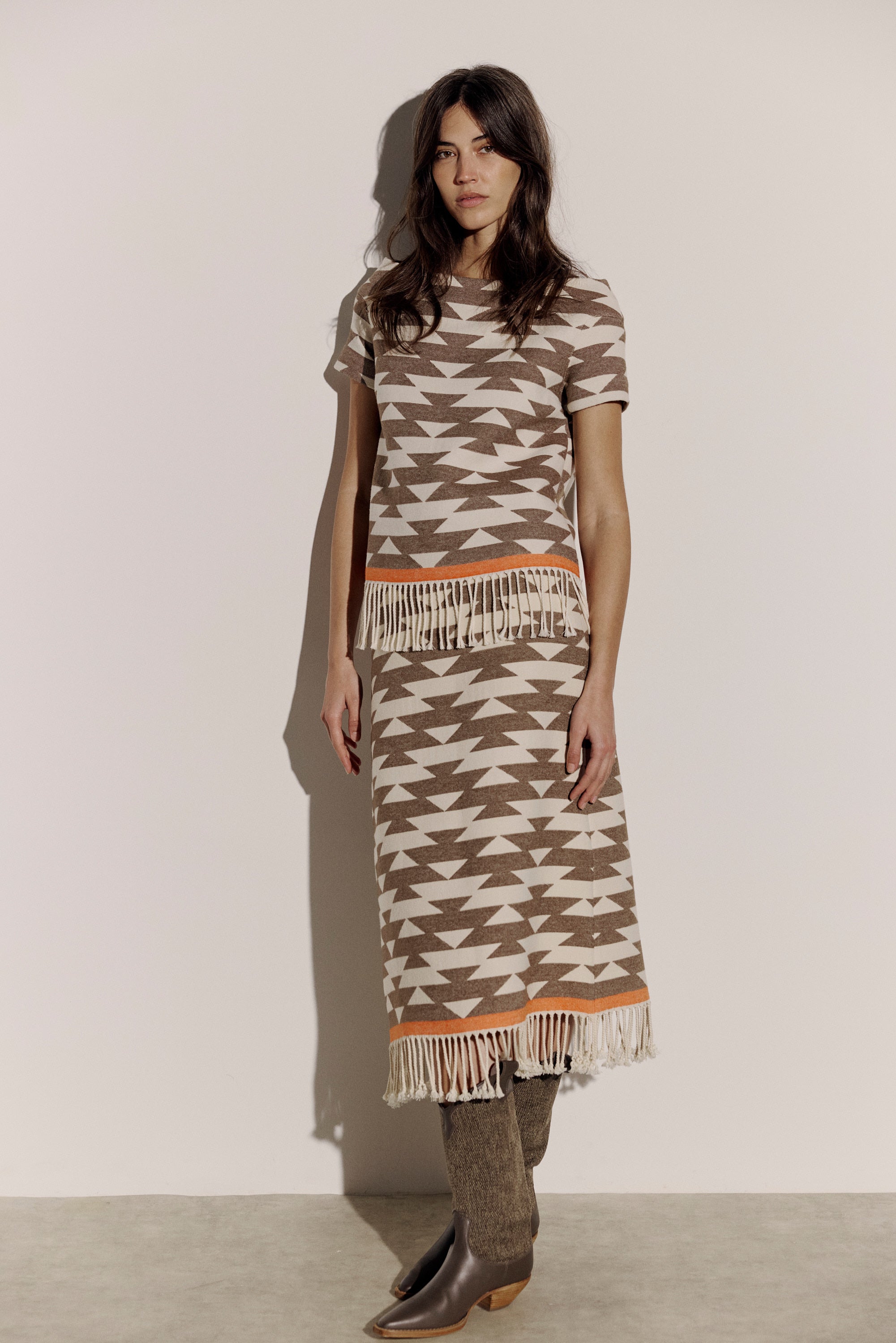 Long skirt with Mexican patterns