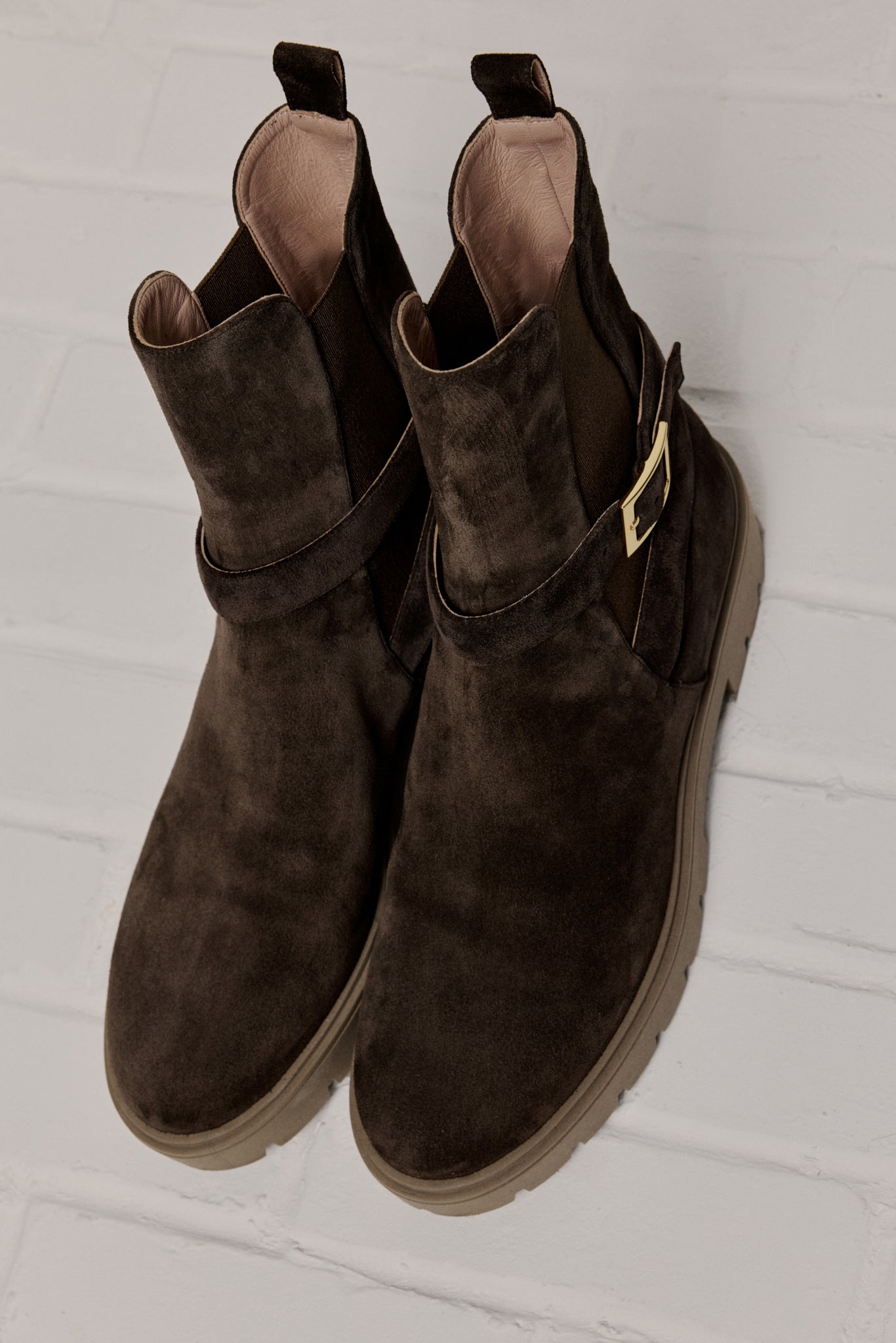 CHELSEA Suede boots