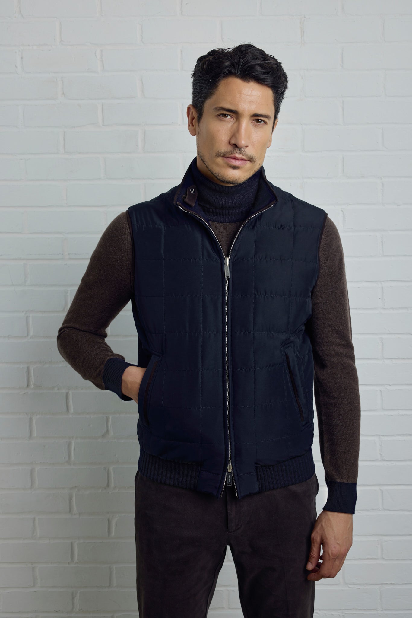 Gilet réversible TOM en Ultimum cashmere® felt et silk nylon avec surpiqûres effet matelassé