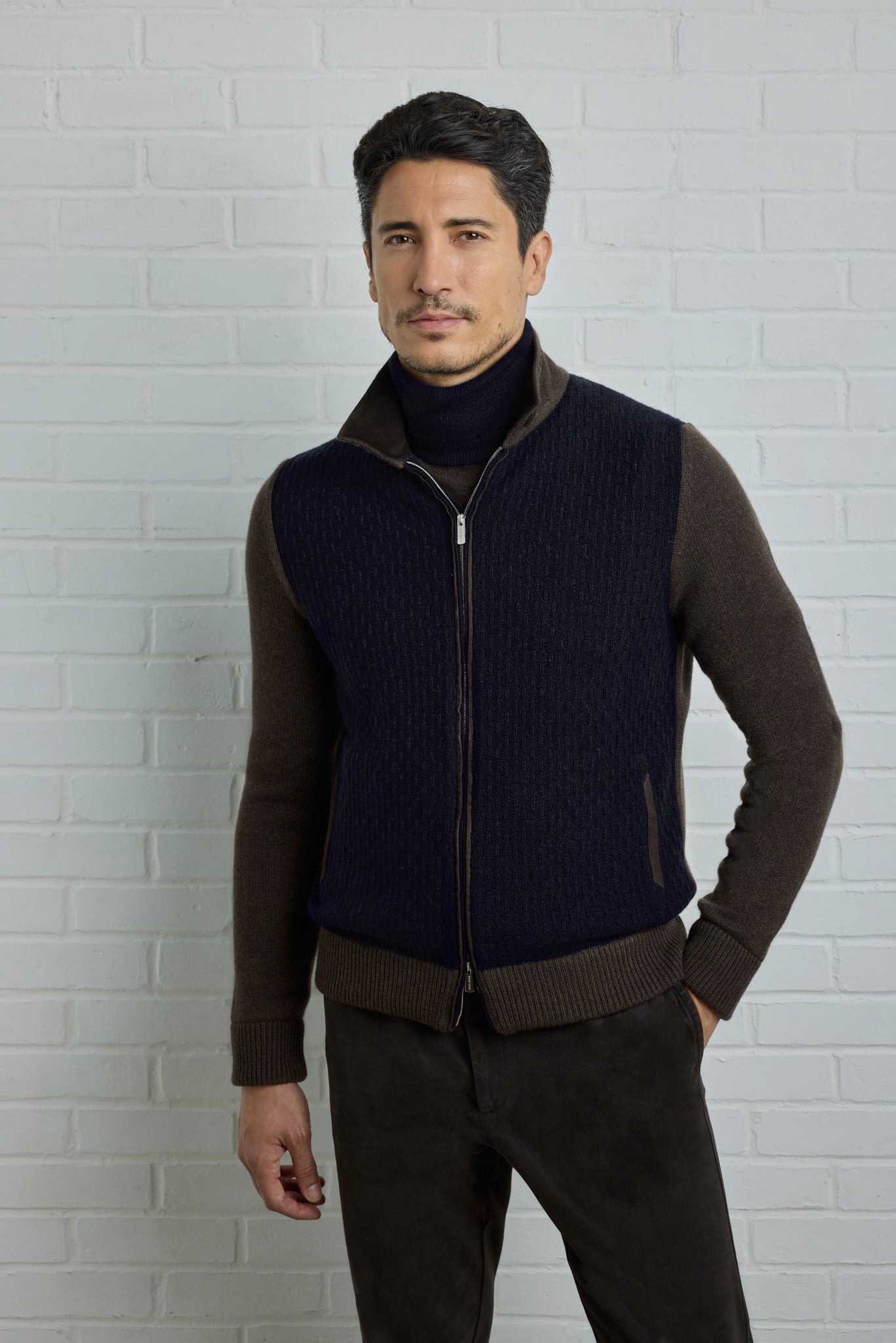 Cardigan bicolore IAN RAIN en Ultimum cashmere® et détails en suede ultra light