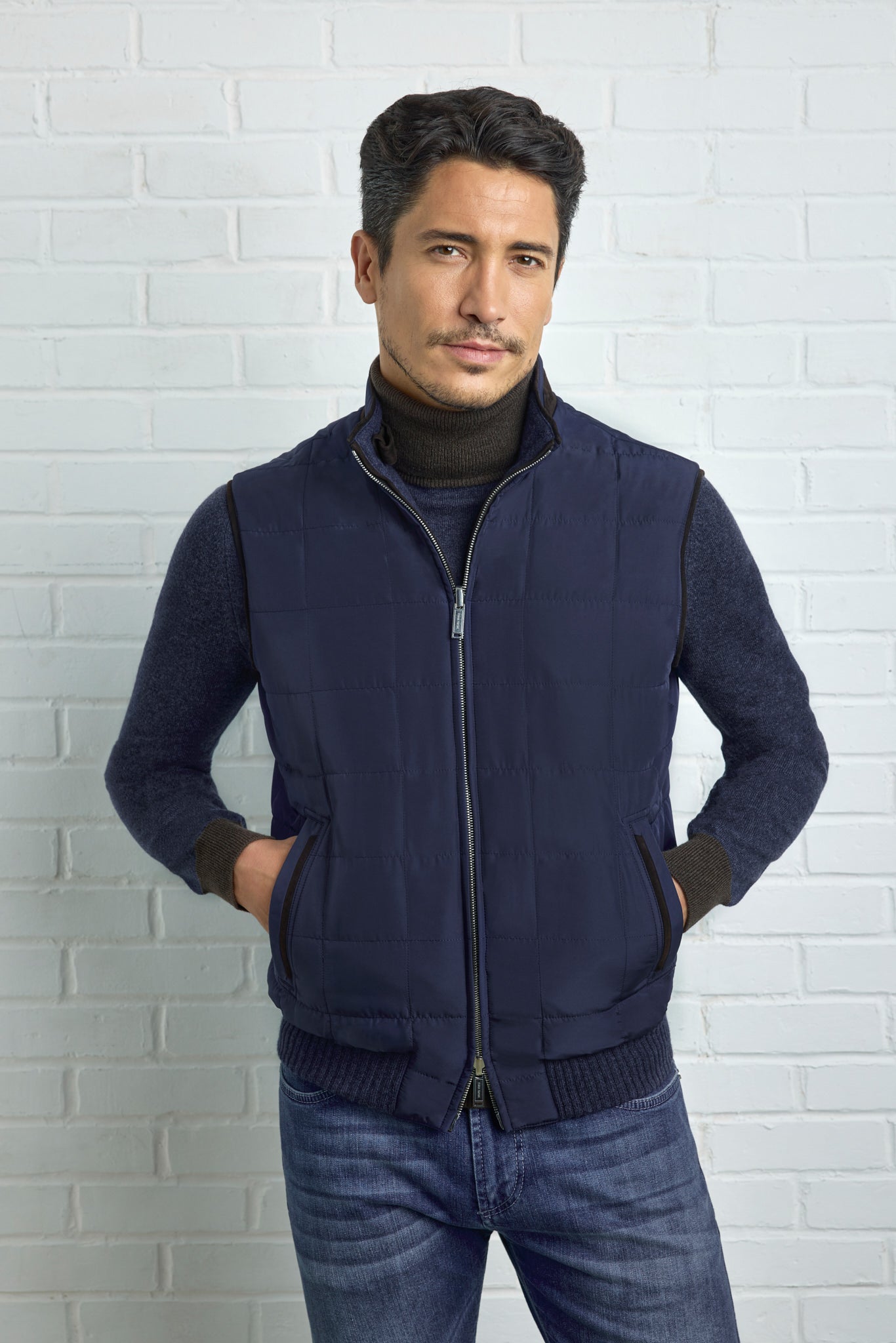 Gilet réversible TOM en Ultimum cashmere® felt et silk nylon avec surpiqûres effet matelassé