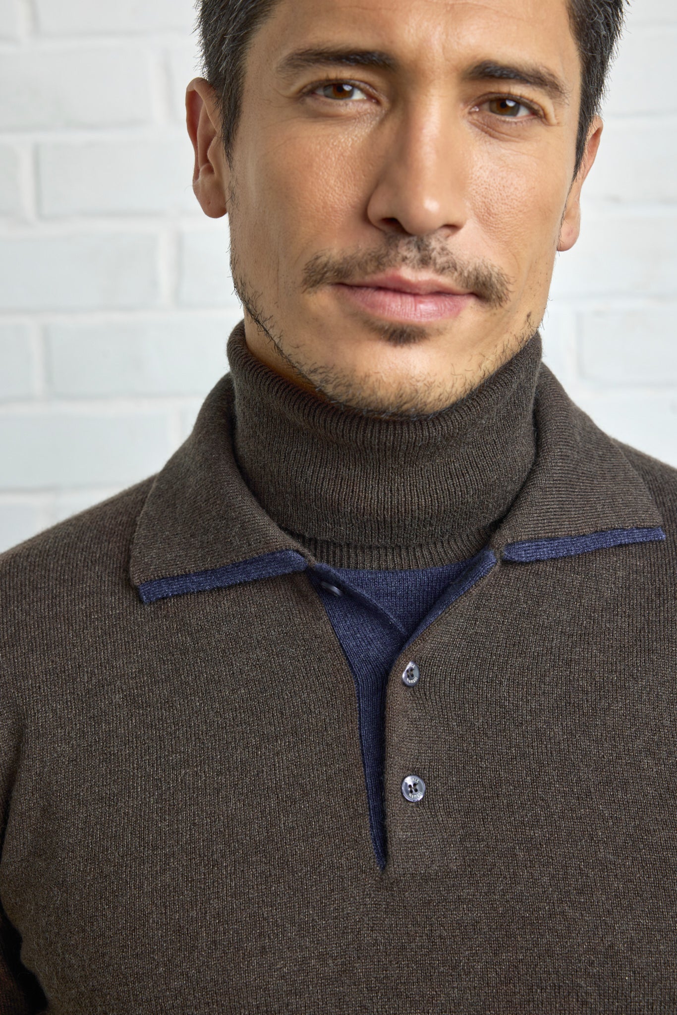 Pull bicolore double col polo souple en Ultimum cashmere®