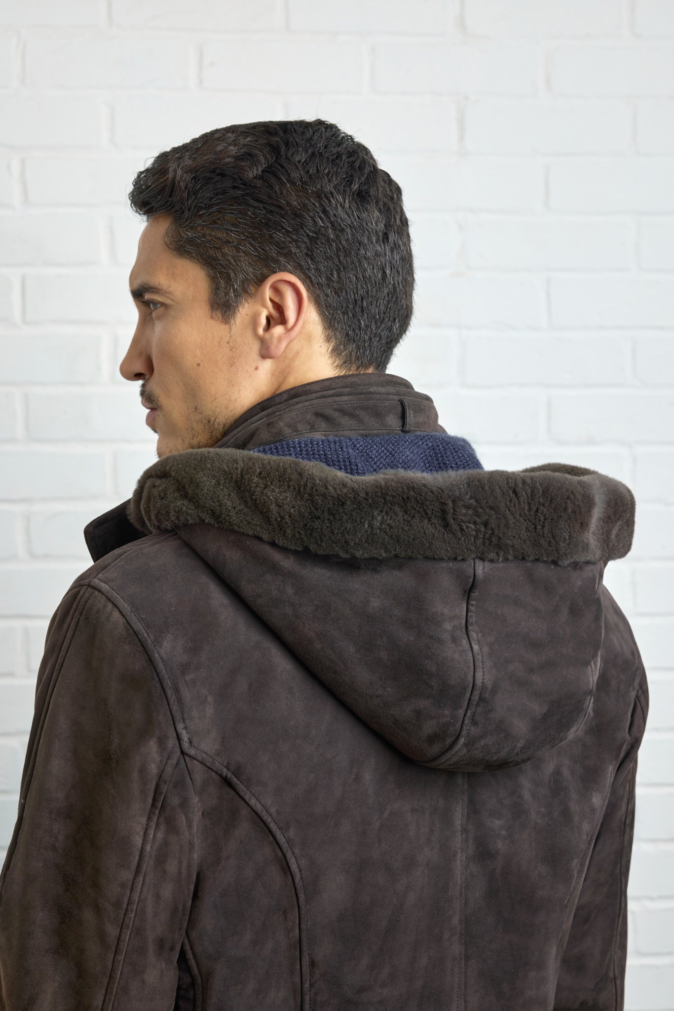 Parka ELVIS en suede ultra light avec capuche bordée de vison et doublure en Ultimum cashmere®