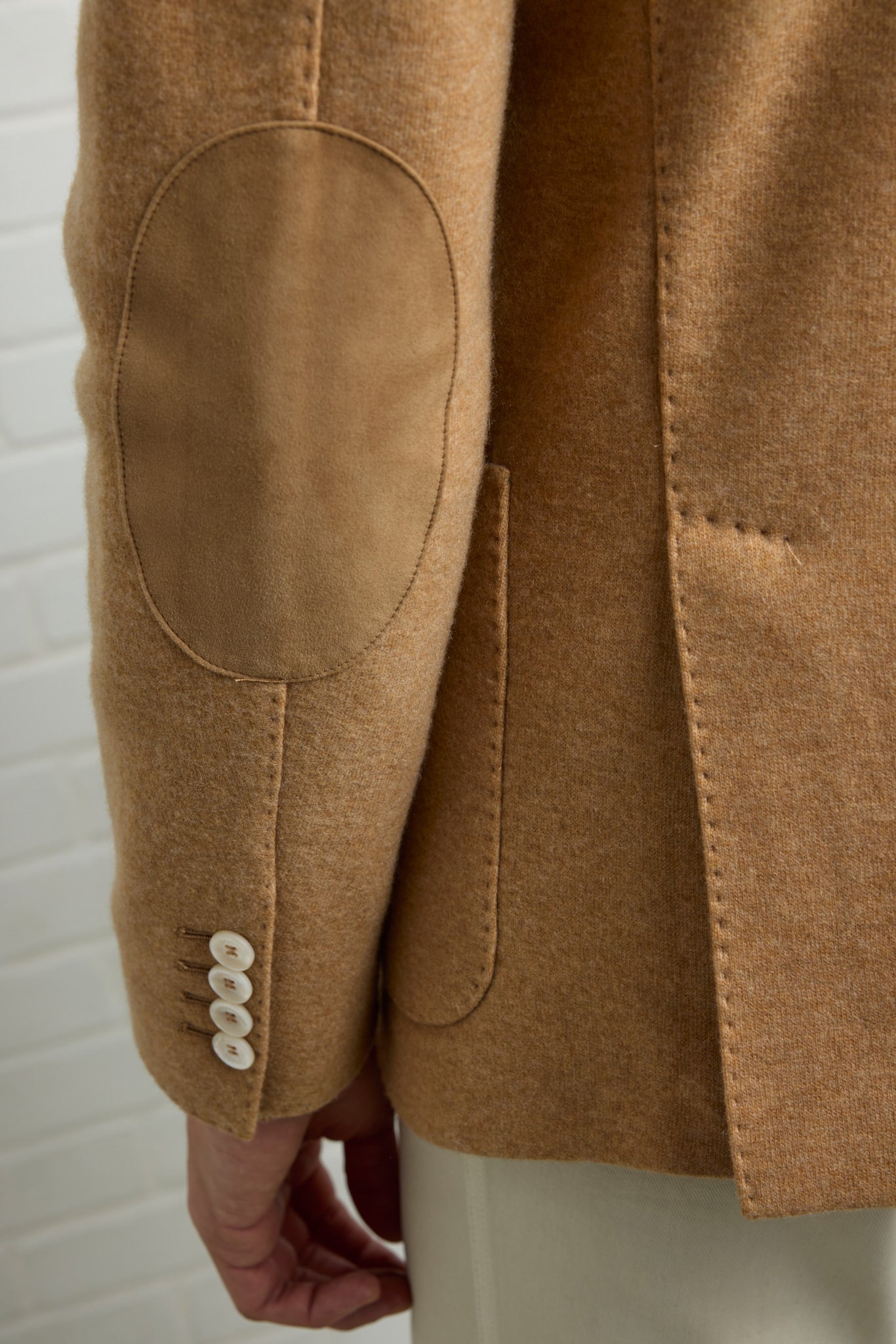 Veste en Ultimum cashmere® felt et détails en suede ultra light