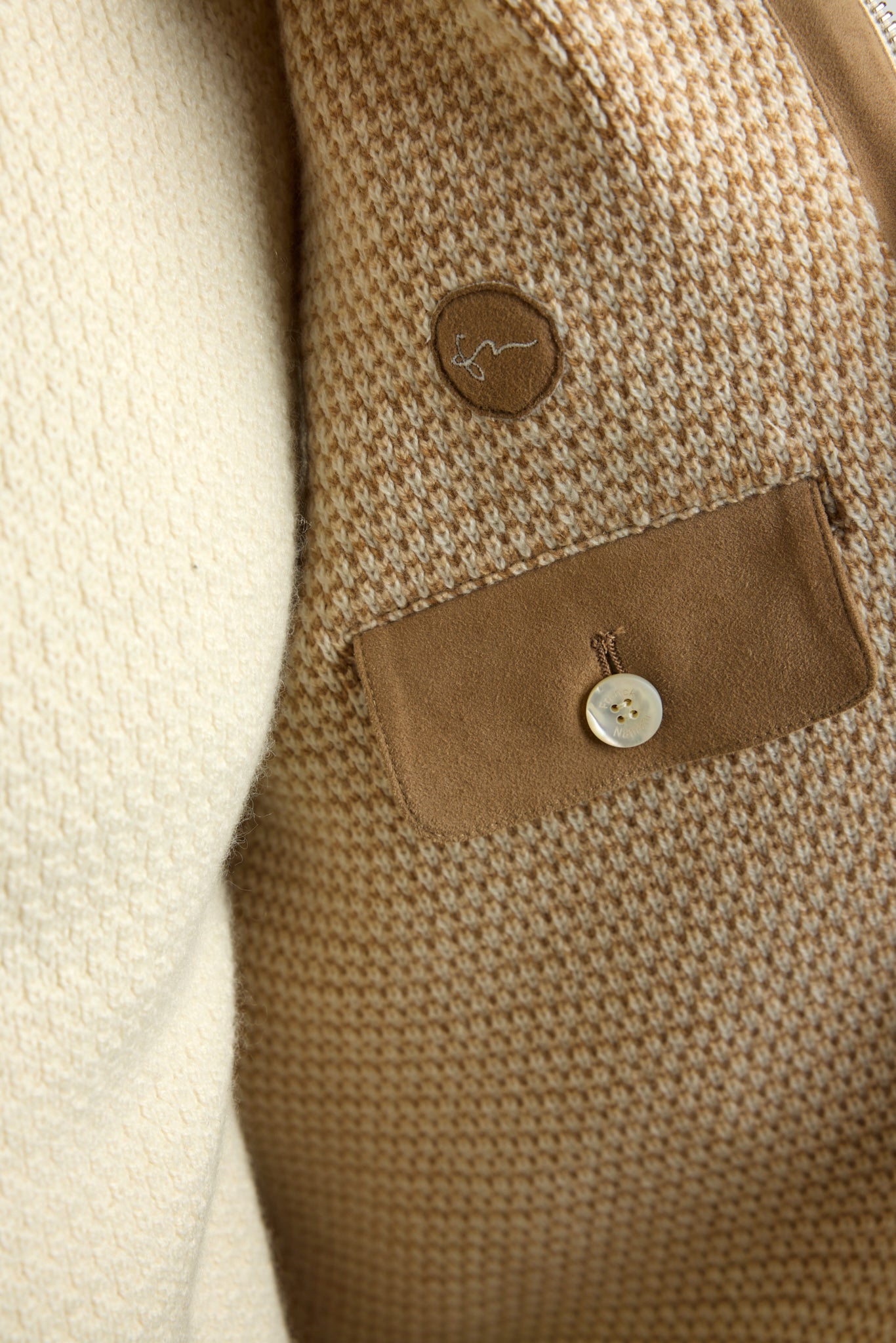 Gilet à capuche DAKOTA en silk nylon avec col doublé de vison et doublure en Ultimum cashmere®