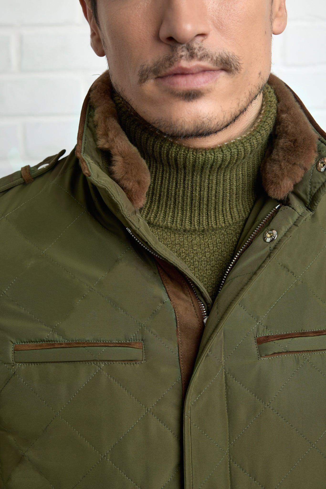 Parka à épaulettes DONALD en silk nylon effet matelassé avec col en vison et doublure en Ultimum cashmere®