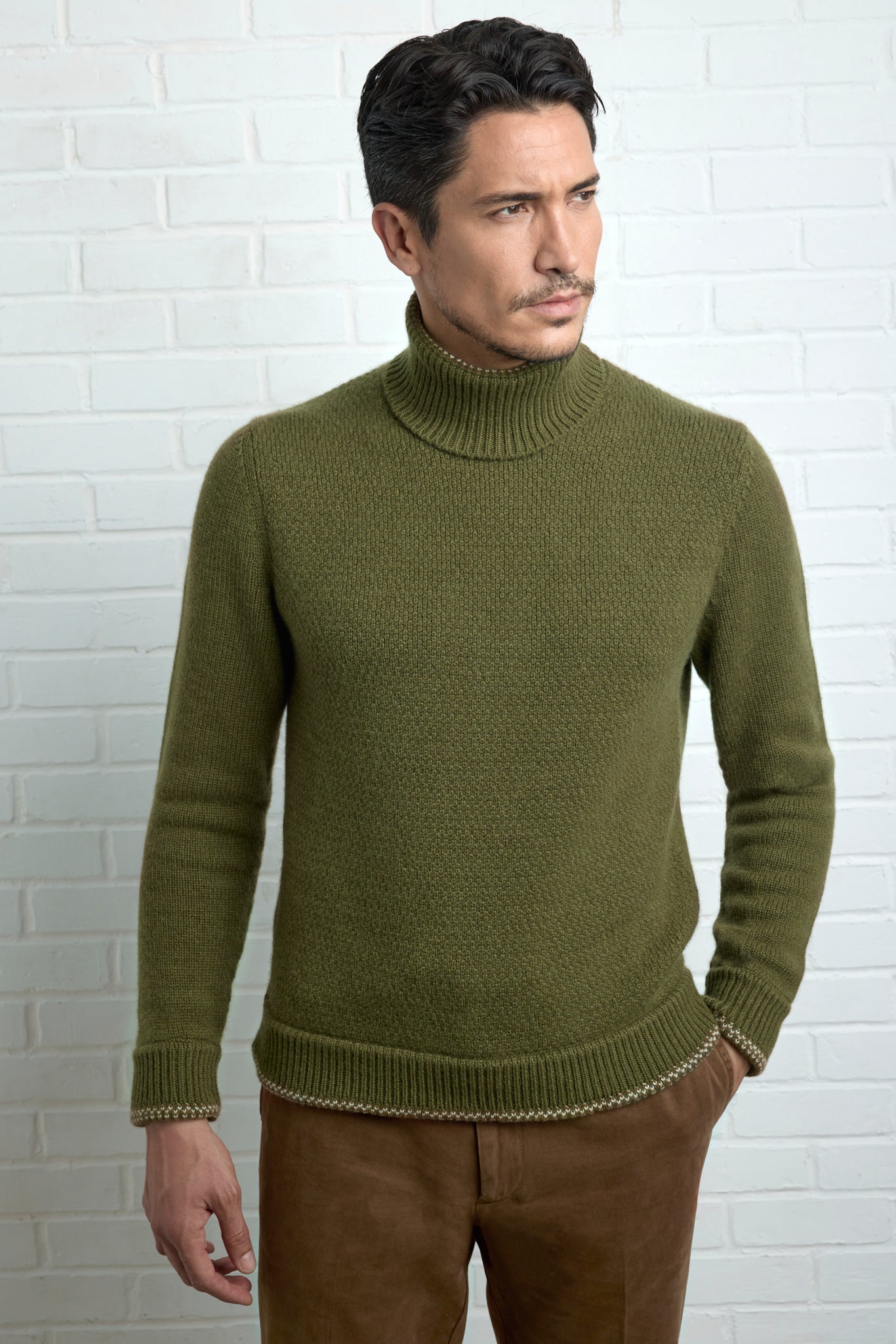 DOLCE VITA Ultimum cashmere® turtleneck sweater with tricolor details